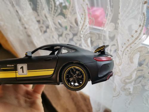 Игрушечная машинка мерседес
