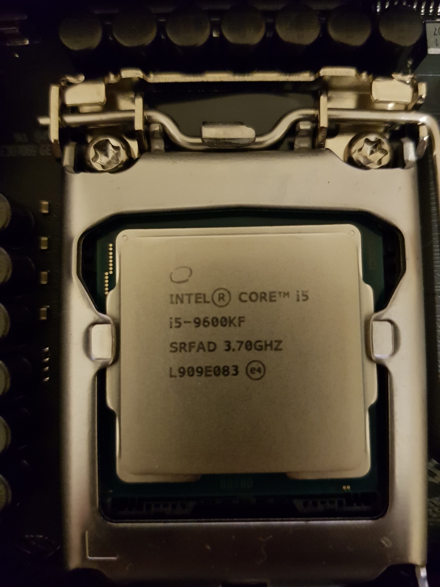 I5 9600 kf. Intel Core i5-9600kf. Intel Core i5-9600kf lga1151 v2, 6 x 3700 МГЦ. Intel Core i5 9600kf + MSI z390-a Pro.