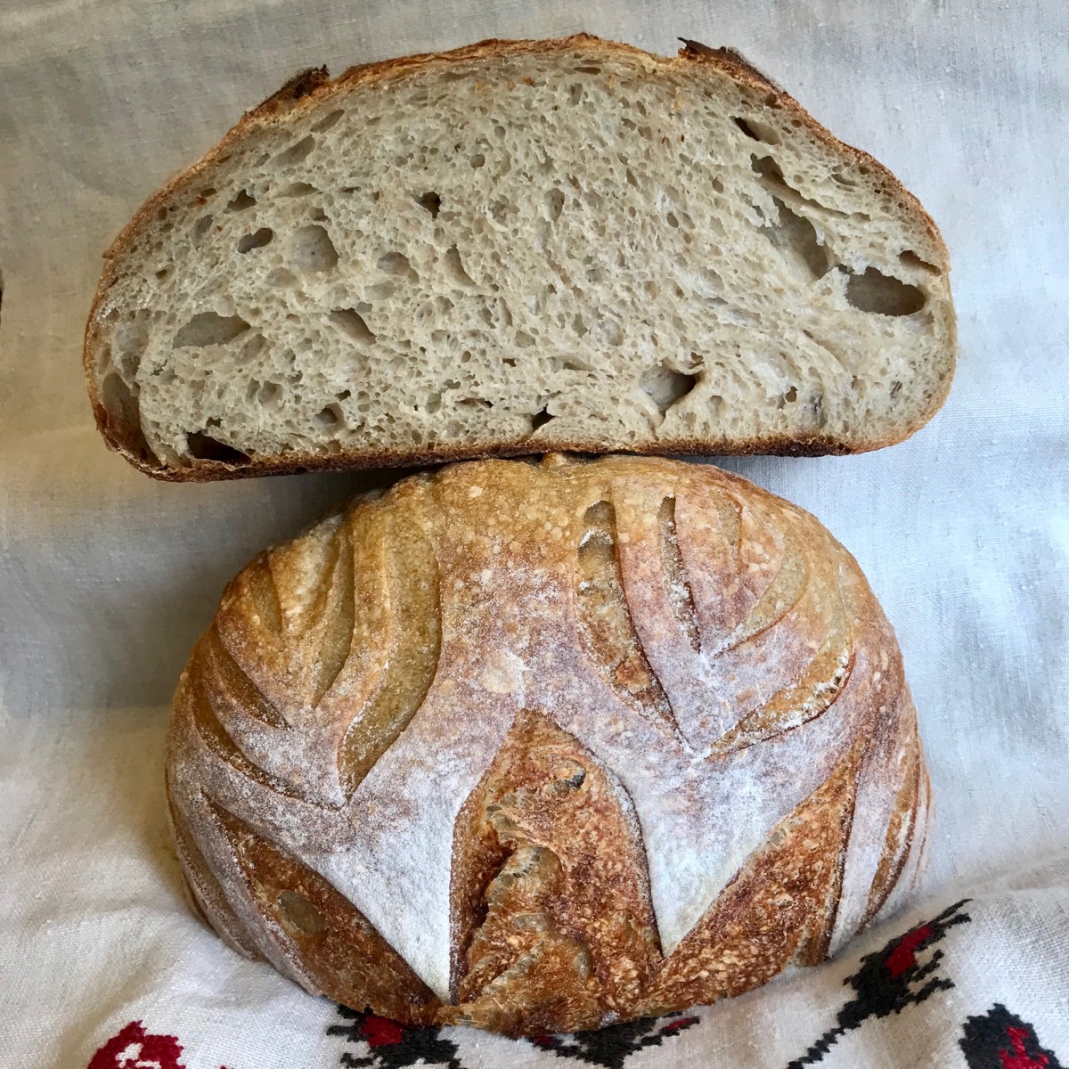 Вкусный хлеб на воде в духовке. Полбяной крестьянский хлеб крестьянский. Полбяной хлеб. Хлеб из полбяной муки. Хлеб из полбяной муки в духовке.