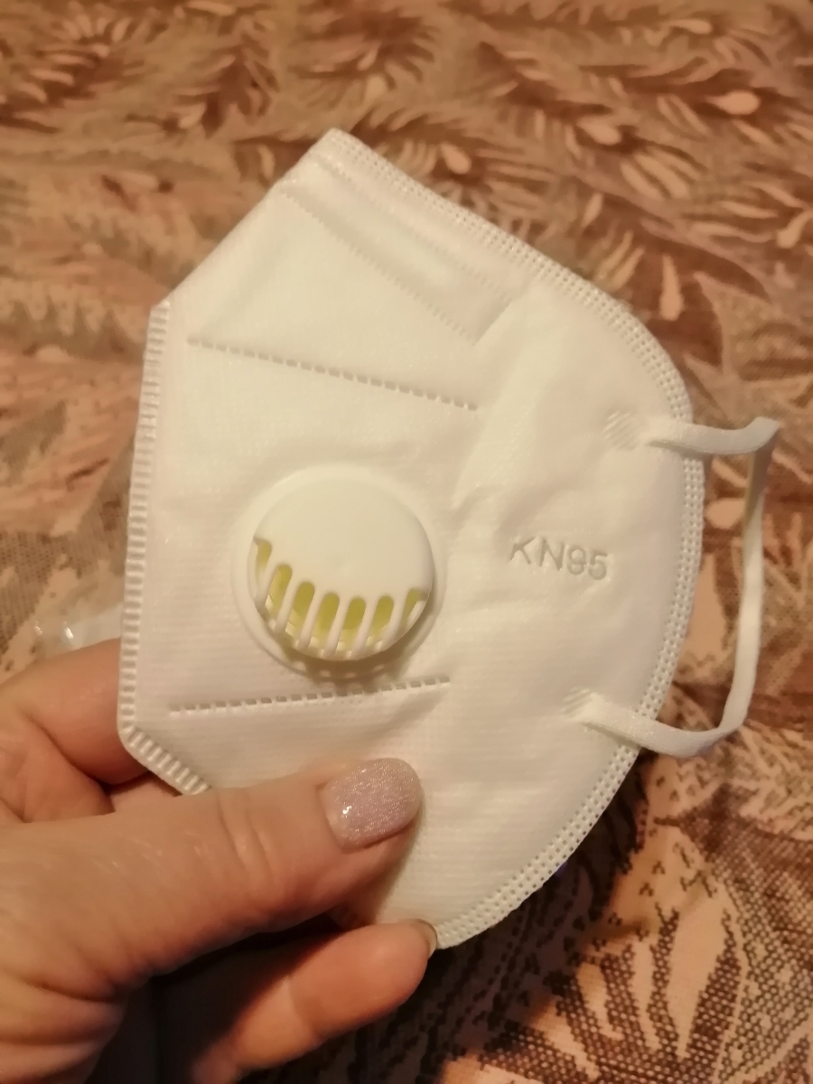 Заказ доставлен вовремя. Маски удобные, дышать в них легко. 