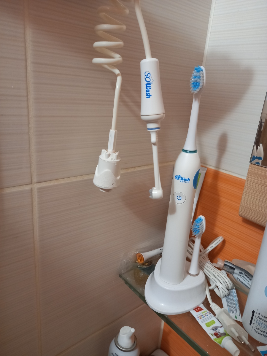 Футляр для насадок ирригатора. Эрегатор. Эрегатор. Девушка с ирригатором. Портативный ирригатор revyline rl 210.