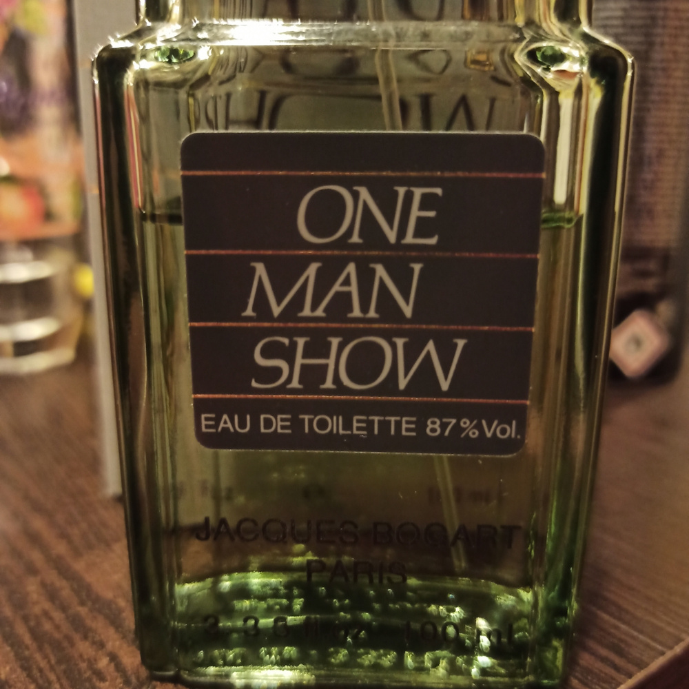 Песня ван мен. One man show Eau de Toilette. Пряные мужские ароматы. Ван Мэн Ван Джар. Одеколон Ван мен Онли.