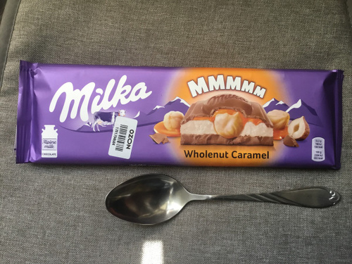 Шоколад Milka Wholenut Caramel молочный с фундуком и карамелью 300г