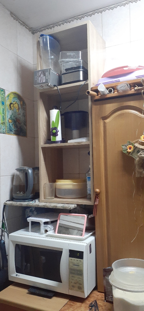 Отличный стеллаж на свои деньги, тяжеленький для меня. Помещается мультиварка. Домтавка быстрая. Всё пришло целое хорошо упакованное. Бурк уже второй такой.