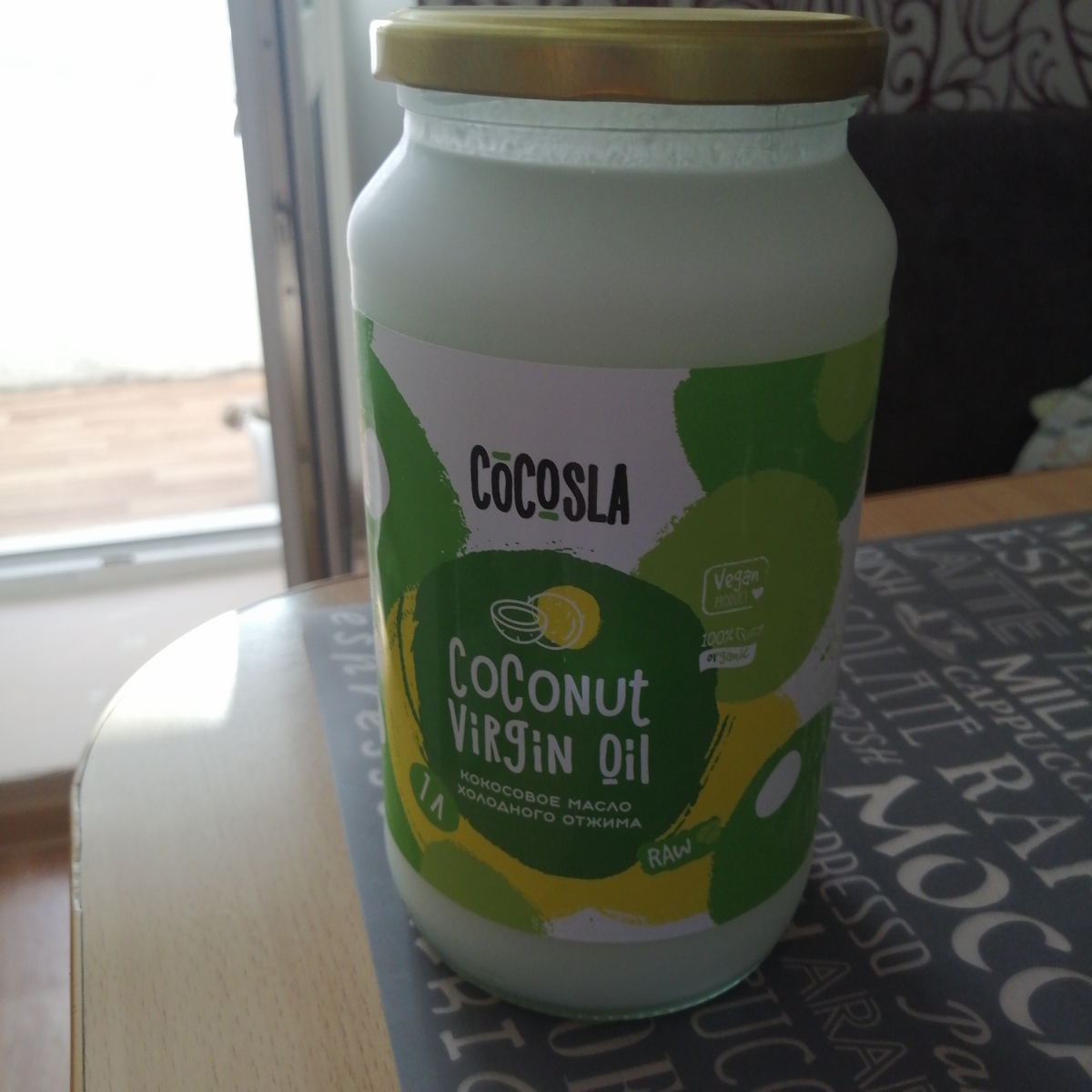 Пришло все целое, крышка без каких-либо вмятин и повреждений, банка упакована хорошо в пупырку и коробочку, контроль первого вскрытия - слюда на крышке, единственный минус сама крышка закручена производителем не до упора и немного подтекло, качество и вкус отличные, если производитель начнёт запаивать банки, будет просто 🔝