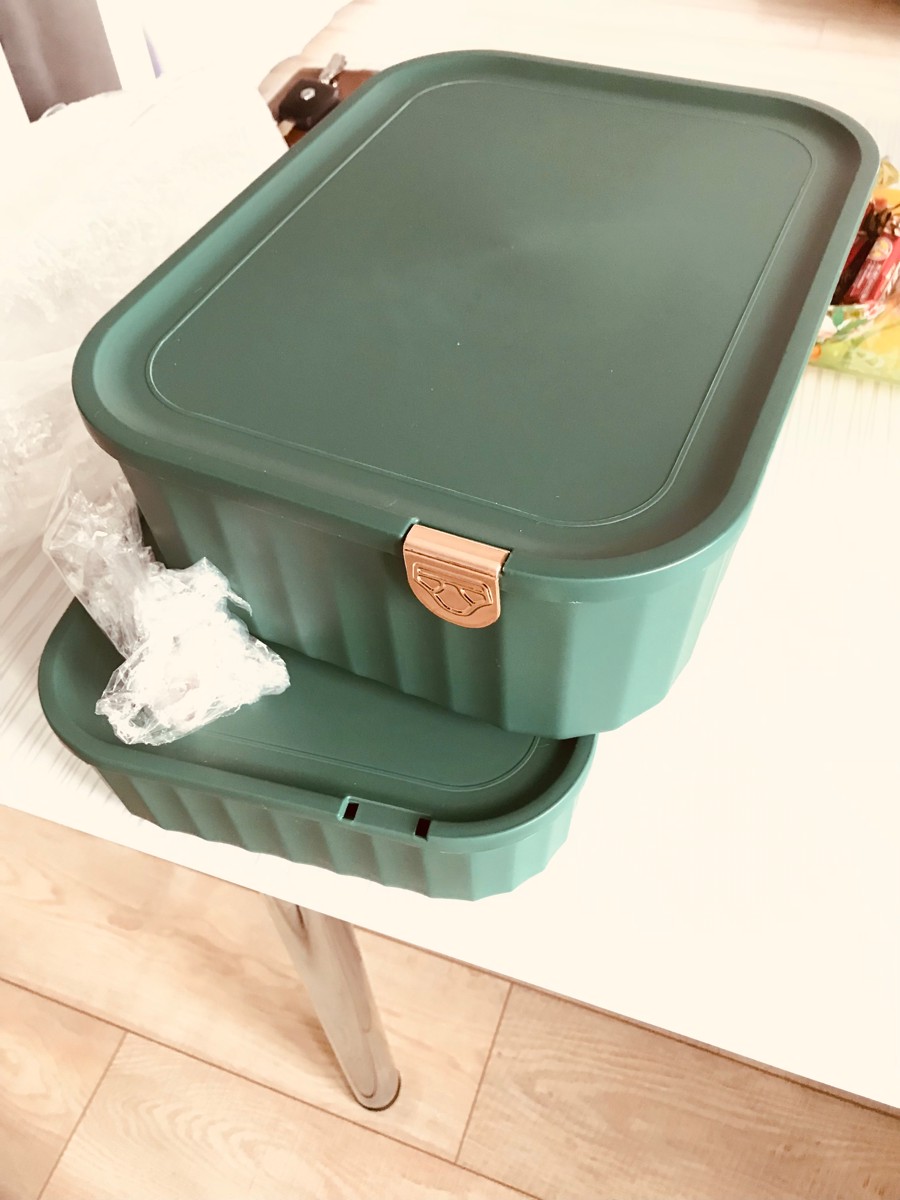 Твёрдый каркас! Цвет мне нравится! Легко ложить и доставать вещи!