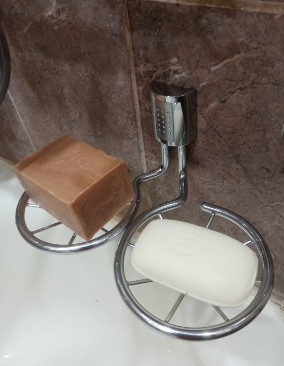 Прикольно, удобно 👍! Написано, сделано из латуни, покрытие хром, тяжеленькая. Посмотрим сколько прослужит?