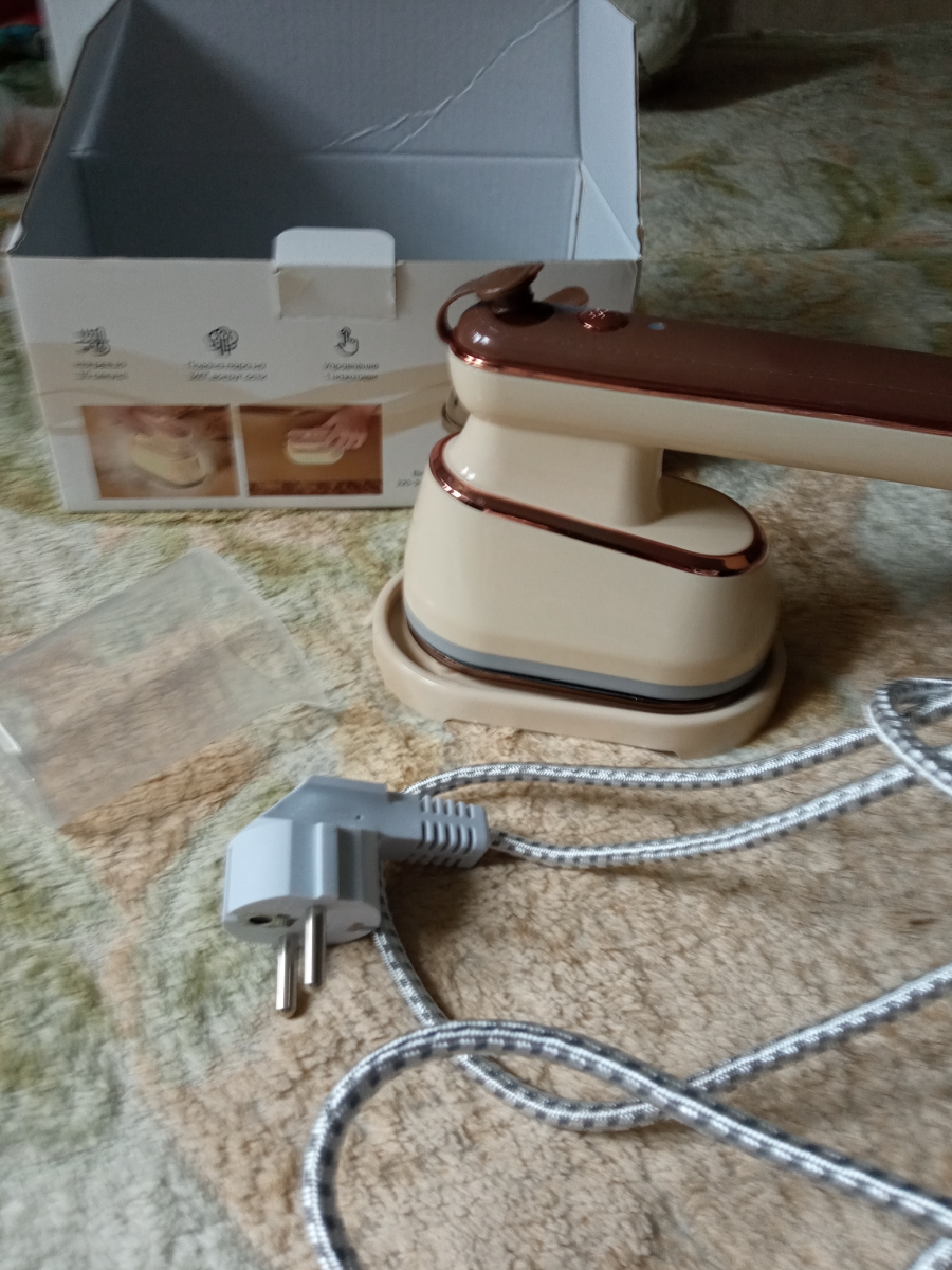 Отличный отпариватель. Очень удобный. Лёгкий. Сразу погладила кофточку прямо на вешалке. Супер!!!