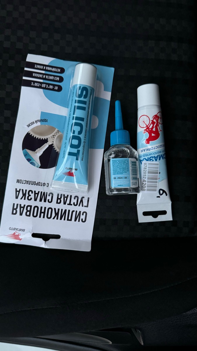 Взял несколько продуктов этого производителя. Пока не использовал, но смазка-силиконовая, достаточно вязкая.