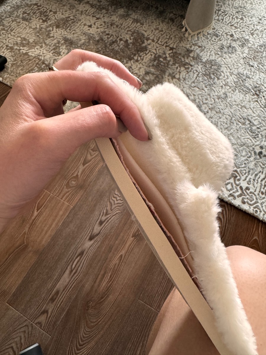 Одноразовые тапочки. Две недели носила 50/50 со старыми, надевала раз 7 от силы. Вот результат.  Все разошлось.