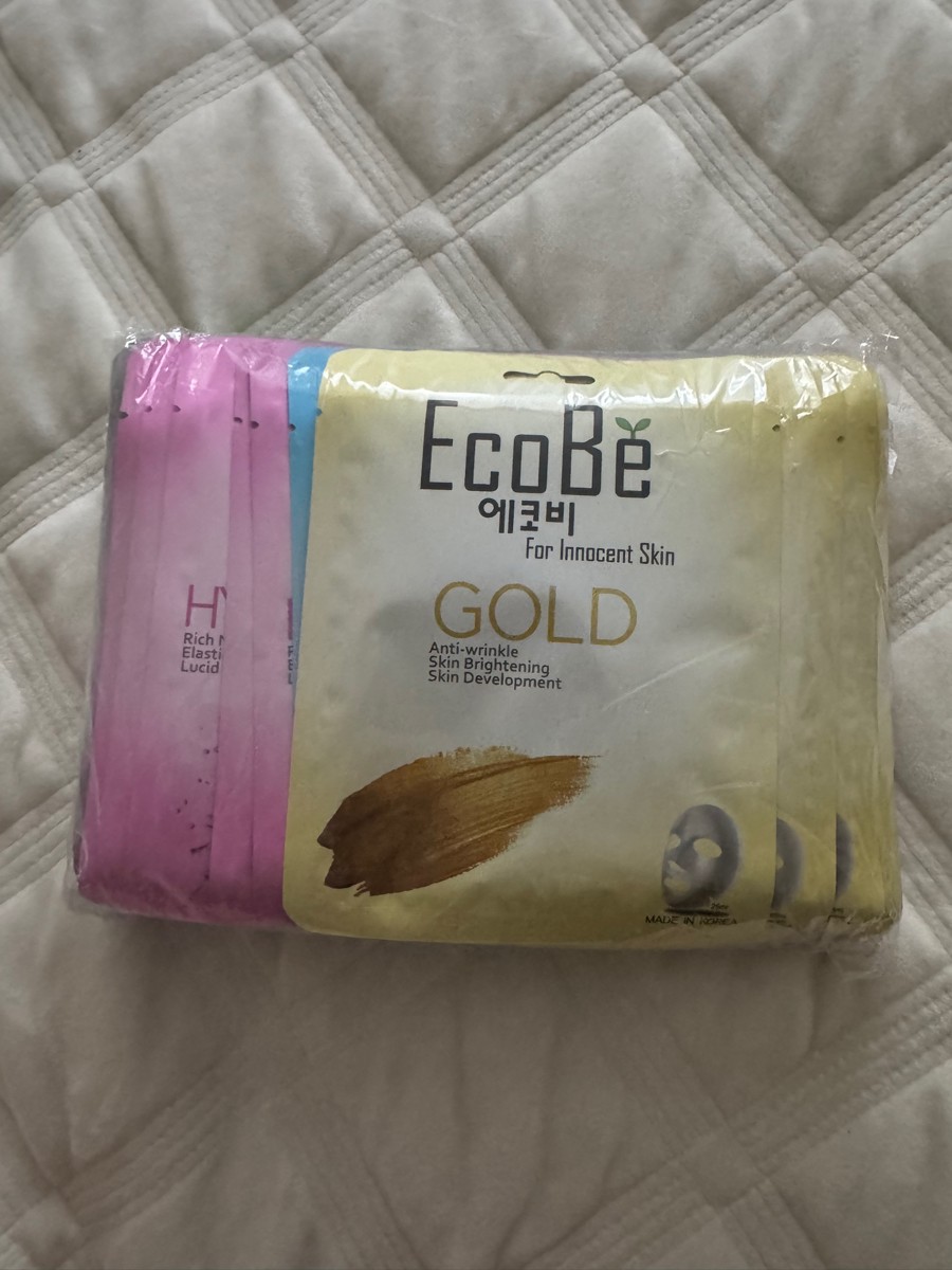 Замечательный набор тканевых масок ,пропитаны хорошо,прилегают к лицу плотно,производство Корея,за такое количество цена очень выгодная ,еще и со скидкой ,спасибо продавцу !