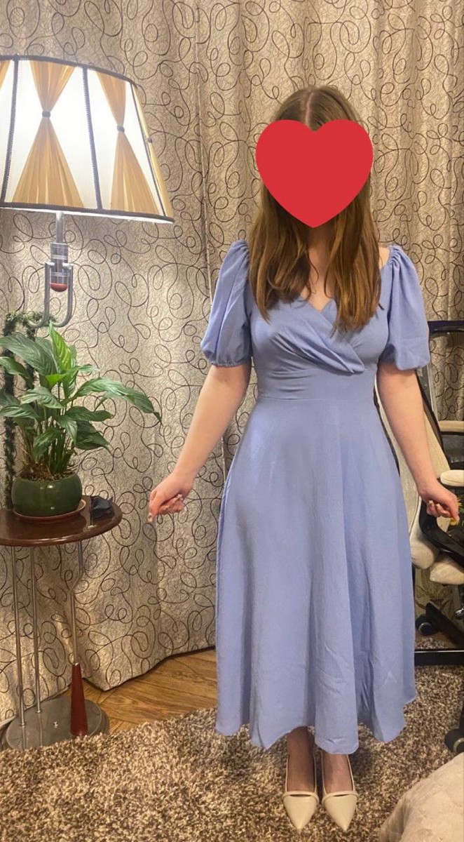 Очень красивое платье! Нежный материал! Сначала купила себе розовое,а потом и голубое дочке! Спасибо продавцу и Озону!!!