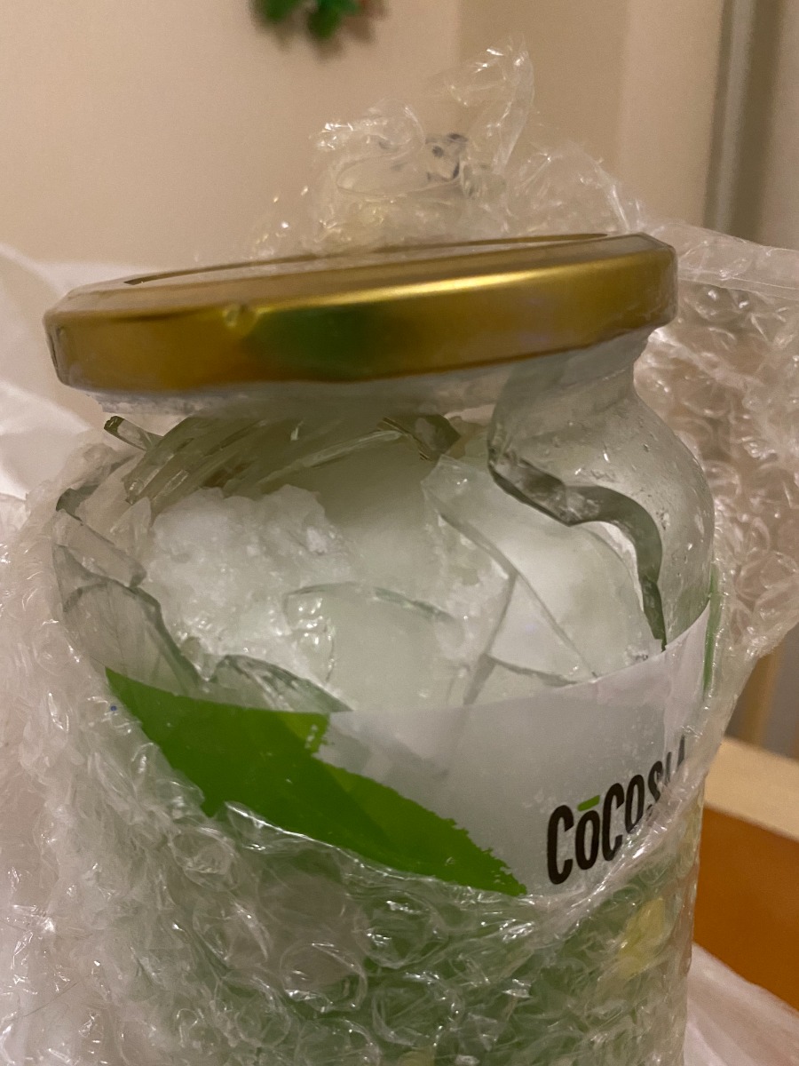 Не первый раз заказывала это масло. В этот раз упаковка была мягко сказать странная (для такой тары как жидкий продукт в стекле): перемотано пузырчатой плёнкой и упаковано в обычный целлофановый пакетик и всё. Ну и как следствие: разбитая банка и выбежавшее масло. Оформила заявку на возврат. Очень люблю это масло, как теперь заново заказывать... Оценку снижать не стала, т.к. качество масла на 5, но упаковка...