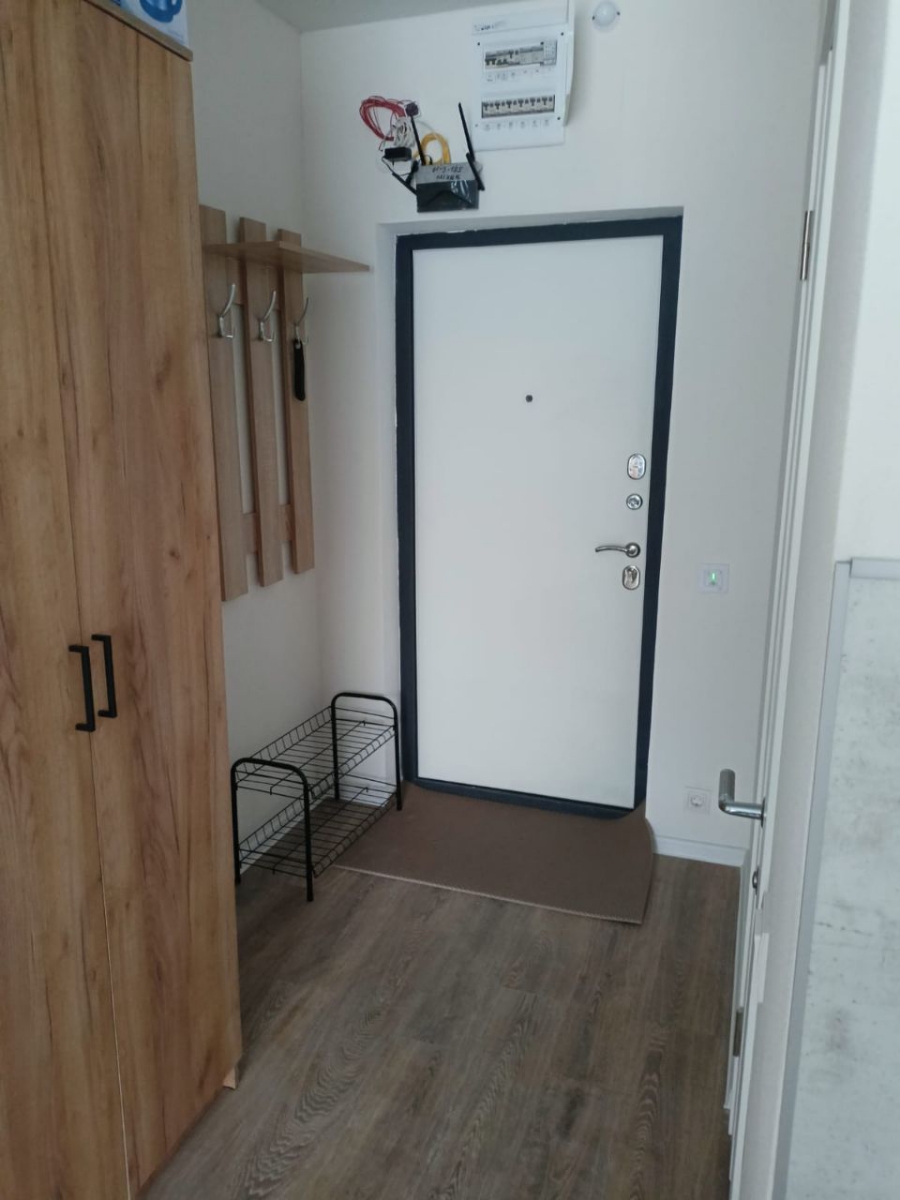 Пришла без брака. Повесили быстро. Качество хорошее.