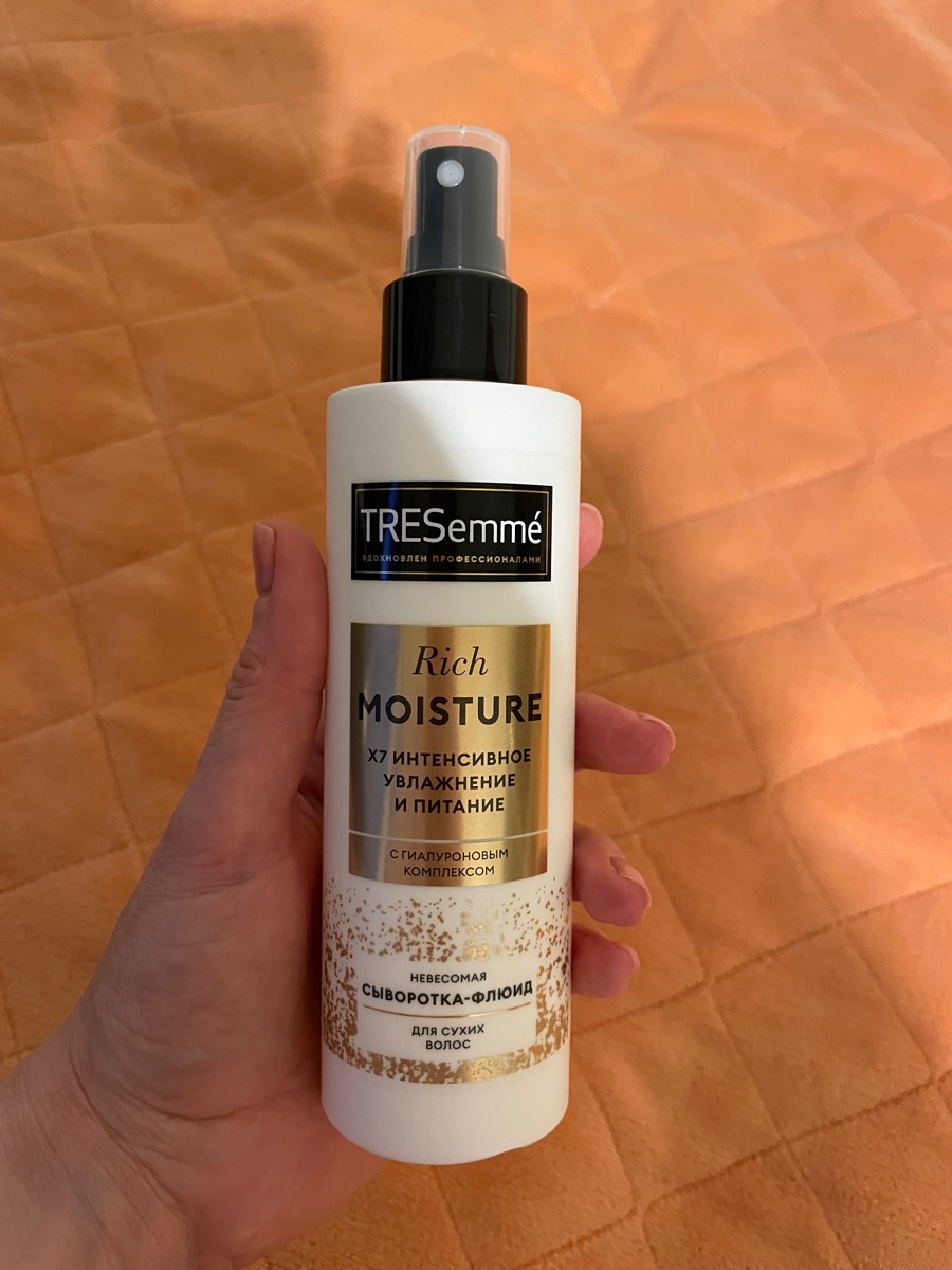 Я часто пользуюсь Tresemme, раньше этой сыворотки не видела нигде, решила попробовать сразу всю линейку. Я в восторге! Не ожидала от средств такого классного эффекта! Во -первых очень приятные текстуры и аромат(!!!), ассоциация с дорогим парфюмом! Во-вторых, нравится эффект на волосах, они стали менее сухими, более послушными. Сыворотка, пожалуй, мой фаворит, я ее использую после мытья на влажные волосы, а также в течение дня, чтобы легко расчесать, увлажнить волосы. Очень рекомендую!