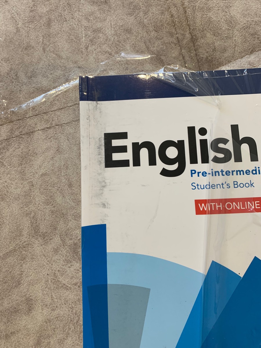 Пришел грязный учебник. Внутренняя защитная пленка была грязная и порванная. Испортили настроение и подарок на Новый год. Не рекомендую!