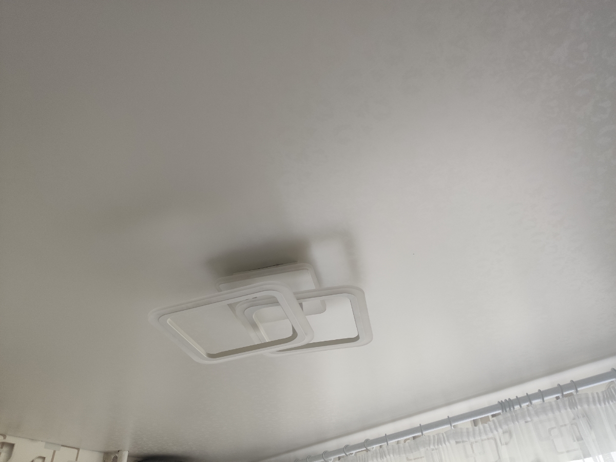 Все красиво, компактно, но почему - то эти два квадратика как бы прогнуты, как- то крепление как- будто не хватает.... Очень долго шел товар(