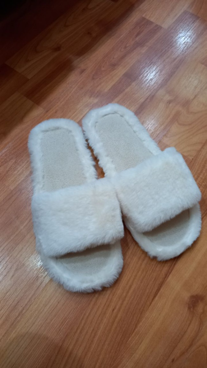 Классные тапки, стильные, мягкие. Подошва крепкая,  не скользит. Рекомендую.