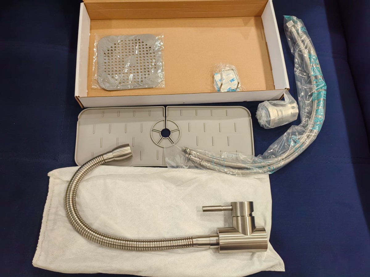 Отличный смеситель, очень увесистый, плавный ход рукоятки. Все что нужно в комплекте.