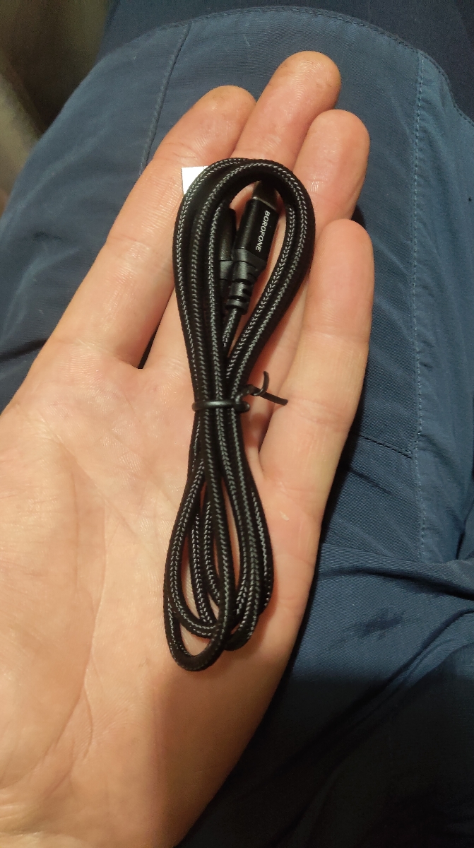 Покупал такой кабель где-то пол года назад, пользовался им как дежурным шнурком, всегда под рукой что-нибудь поставить на зарядку. Очень классный кабель!