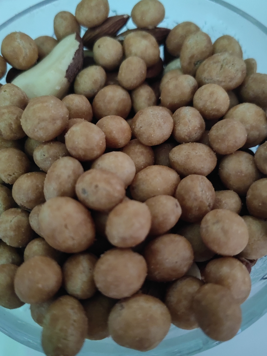 Мне понравились очень! В меру плотная глазурь, легкая, хрустящая! Орешки такие, какими должны быть! Упакованны  в вакуум! Однозначно буду заказывать еще! Рекомендую 👍