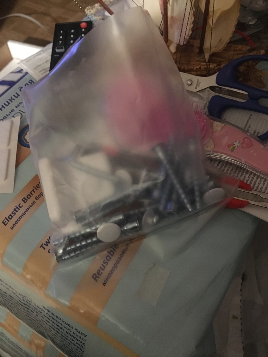 Первые впечатления: всё просто замечательно!Вроде бы всё на месте(крепёж,доски,инструкция).Всё целое,никаких царапин.
Буду собирать…