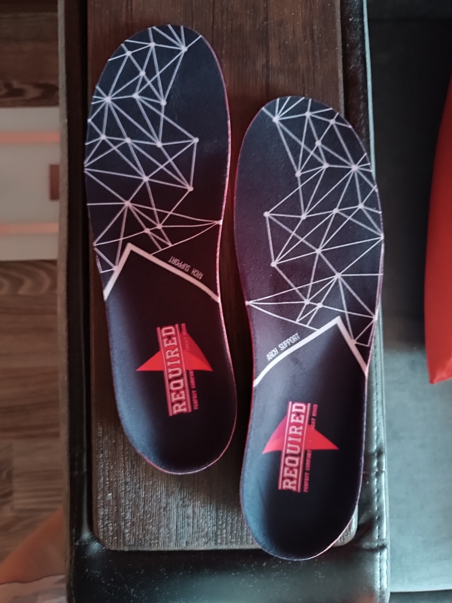 Брала мужу. На второй день использования стелек в кроссовках, сказал, что все нравится. Комфортно.