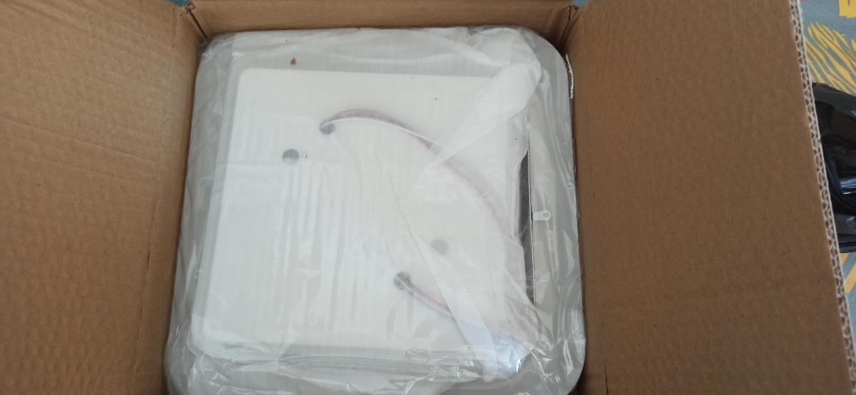 Хорошая люстра. Небольшая. Светит отлично, ппреключает режимы. В общем делает все, что должна.