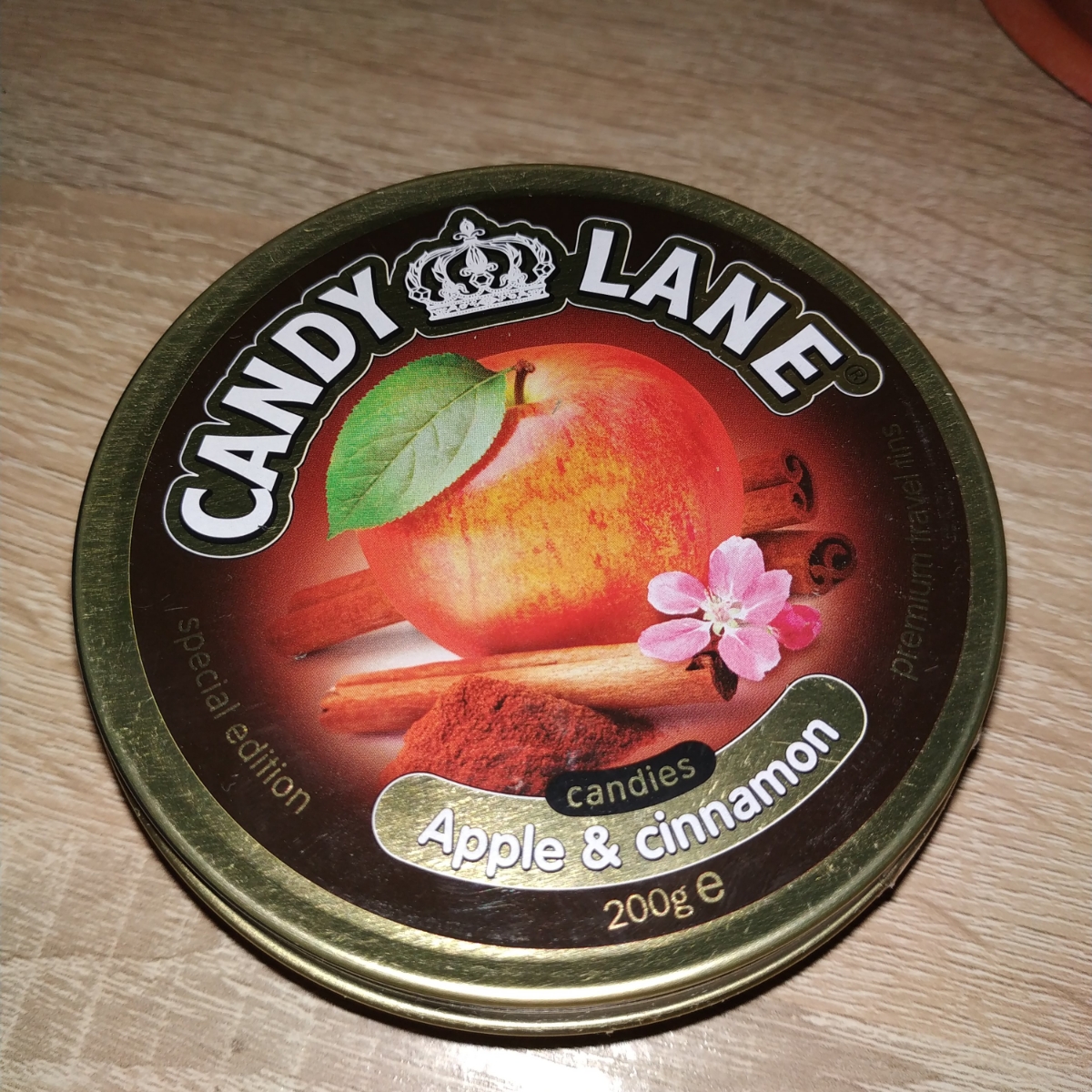 Производитель dolce. Candy Lane леденцы яблоко с корицей. Яблоко с корицей конфеты Candy Lane. Candy Lane леденцы в пакете, 90. Производитель "сладкая фантазия".