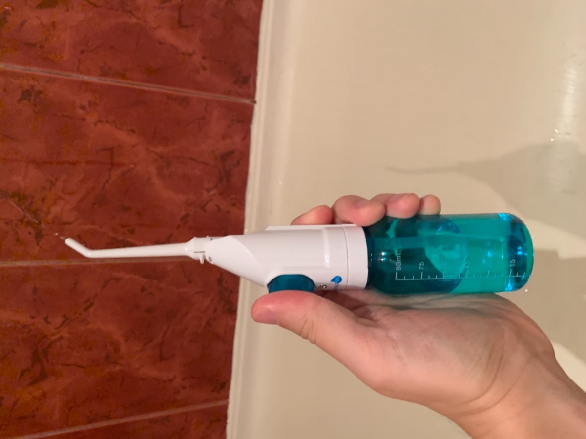 Можно ирригатором промыть уши. Профессиональная чистка ушей. Набор для промывания ушей. Неумывакин промывание носа перекисью водорода. Можно ирригатором промыть уши.