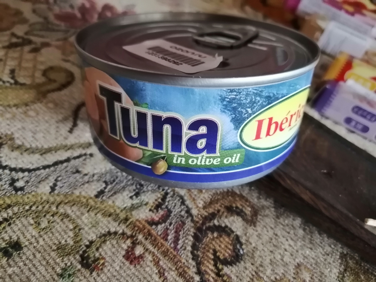 Тунец в оливковом масле. Iberica консервы тунец. Тунец Iberica в оливковом масле. Тунец консервированный в оливковом масле. Тунец в собственном соку Иберика.