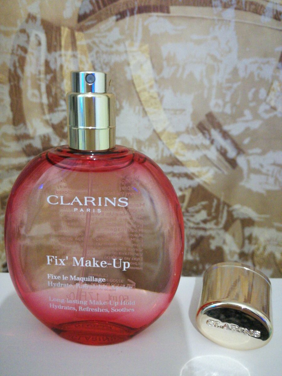 Clarins fix make up. Закрепитель макияжа кларанс. Фиксатор от clarins fix make-up. Спрей фиксатор clarins. Clarins fix.