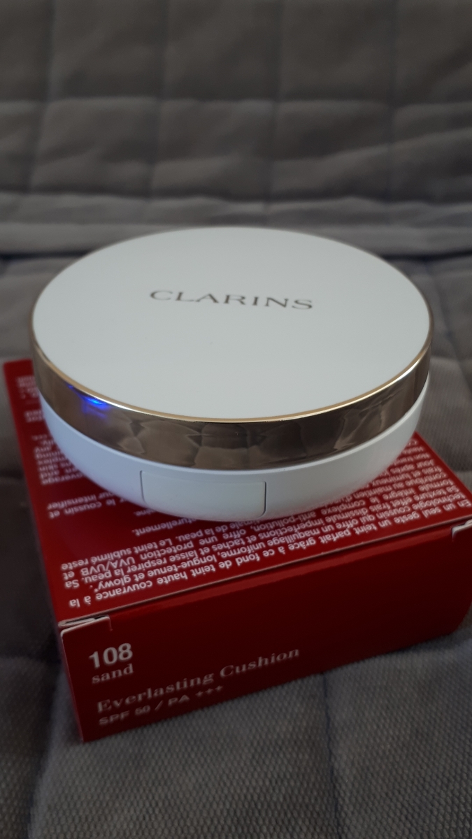 Clarins everlasting устойчивый. Clarins Everlasting Cushion SPF 50. Clarins Everlasting Cushion. Everlasting Cushion устойчивый тональный крем в подушечке SPF 50. Clarins 108 Sand.