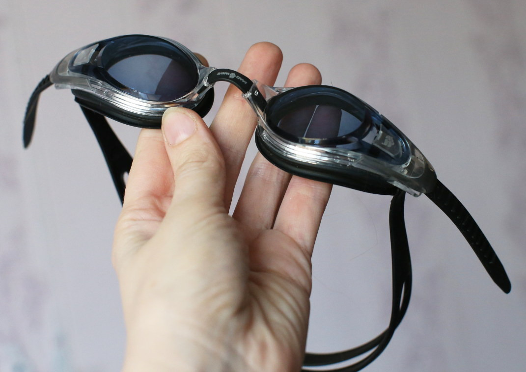 Плавательные очки с диоптриями. Очки для плавания с диоптриями. Распотевают очки для плавания. Очки для плавания с плохим зрением. Почему с мороза запотевают очки
