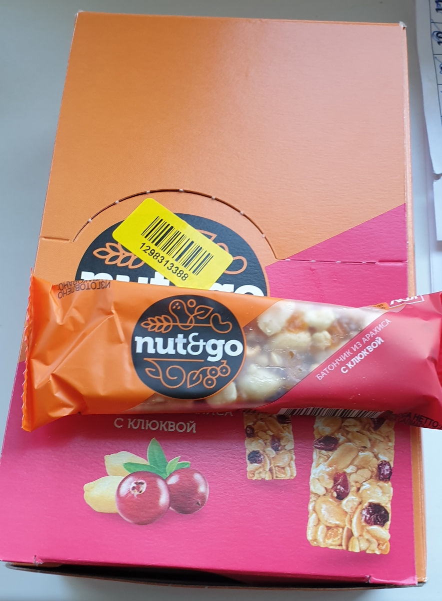 Батончик nut n go. Батончик «nut n go» из арахиса и клюквы, 42 г. Батончик nut n go 42г вк248. Батончик 42 грамма Яшкино нут энд гоу арахис клюква.