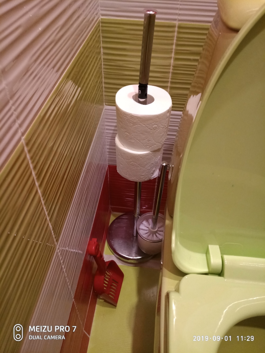 Гарнитур для туалета с держателем для туалетной бумаги