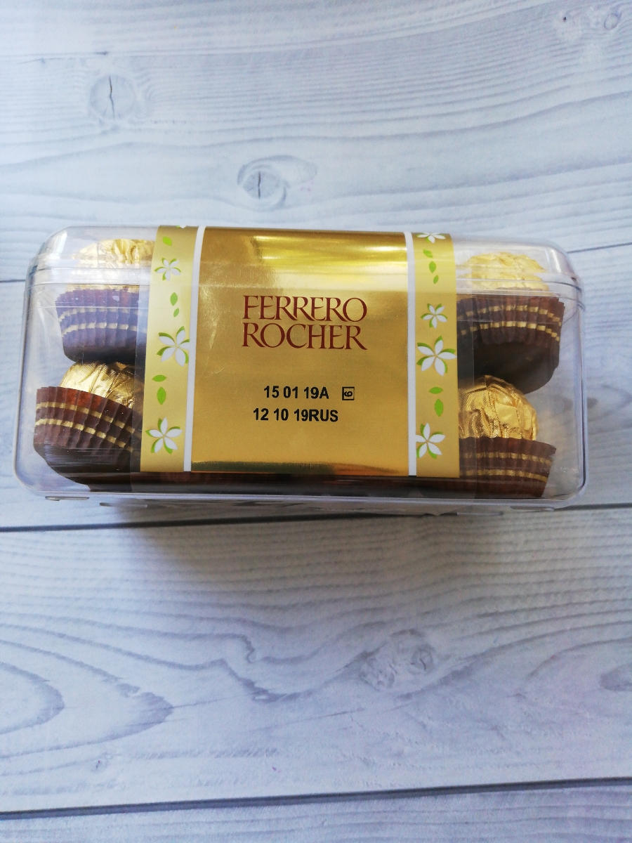 Конфетка минусы. Шоколадные конфеты Ferrero Rocher с лесным орехом 200 г. Печенье Берлинки. Минусы конфеты. Берлинки хрустящие конфеты.