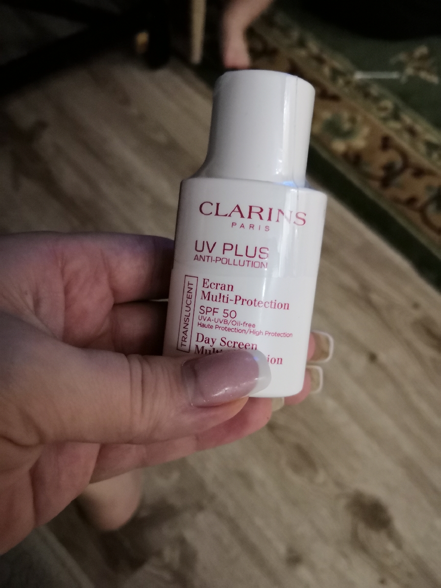 Clarins uv plus anti pollution. Кларанс экран флюид 50. Clarins описание на тюбике.