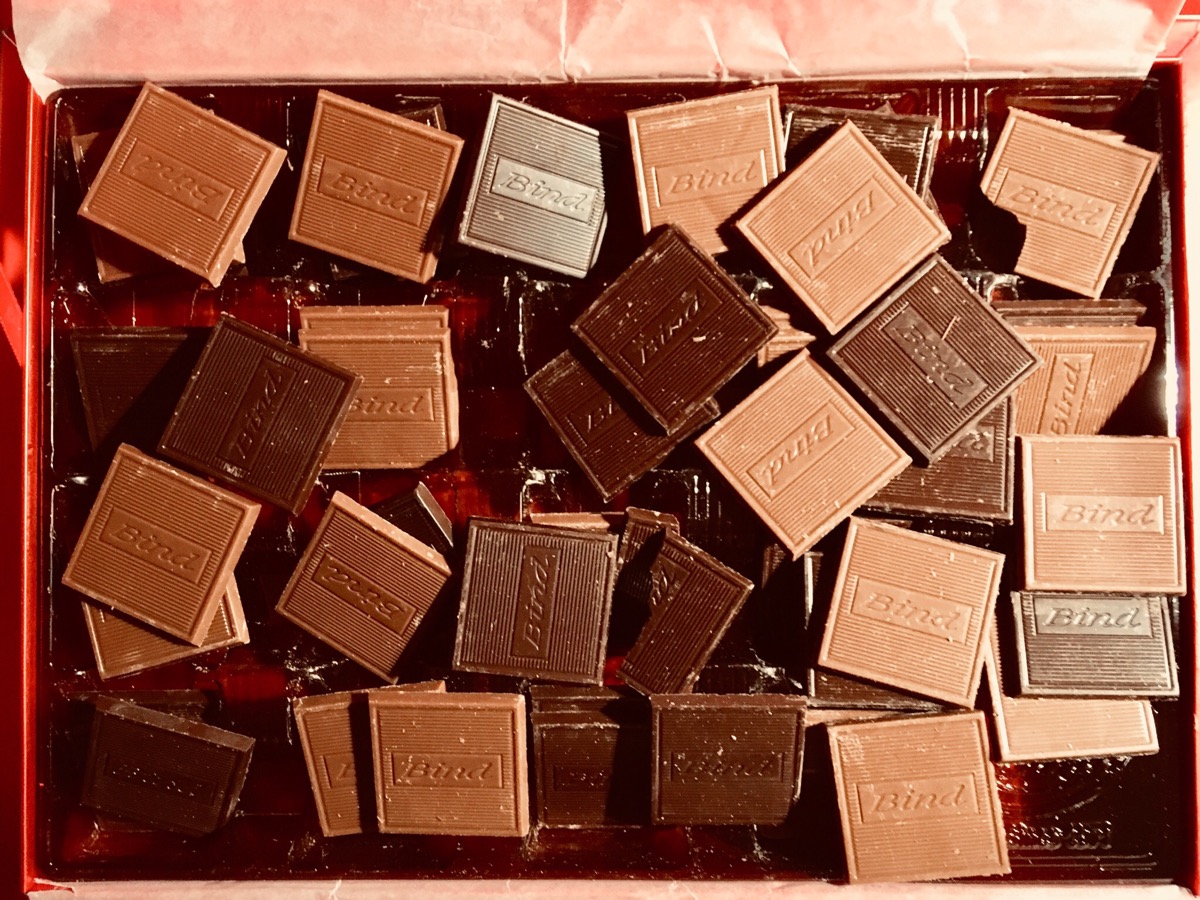Конфеты шоко. Шоколад плоский. Финские шоколадные конфеты. Шоколадная магия конфеты. Шоколадные конфеты Villars.