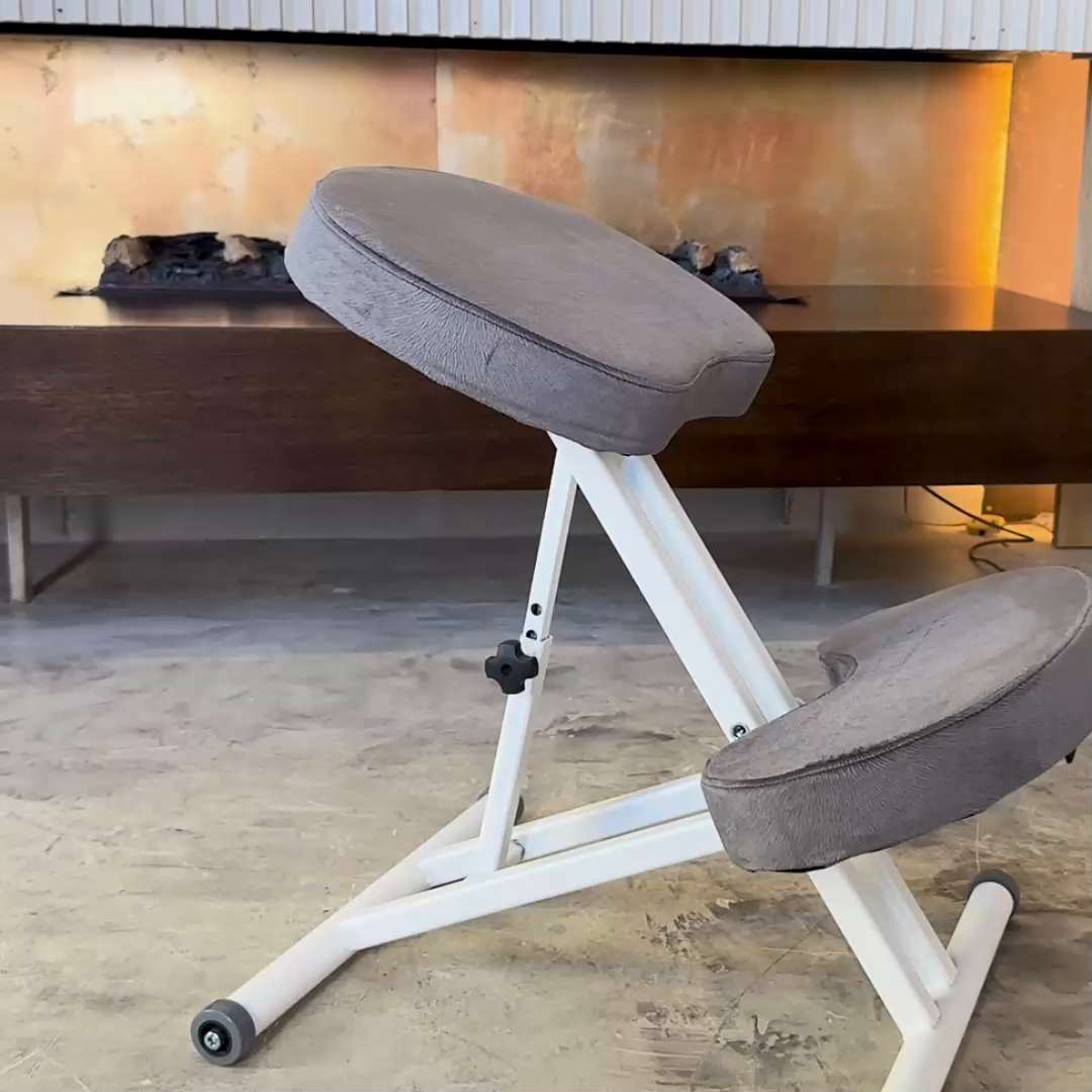 Ортопедическое кресло для школьника с подставкой для ног для девочки